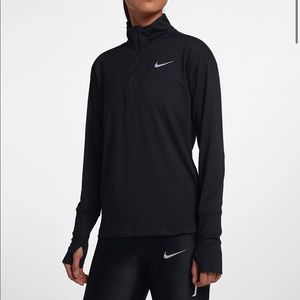 Nike dri fit women’s quarter zip💛